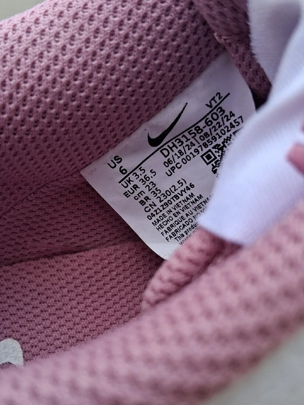 Nike Women's Pink and White Low-Top Sneakers
